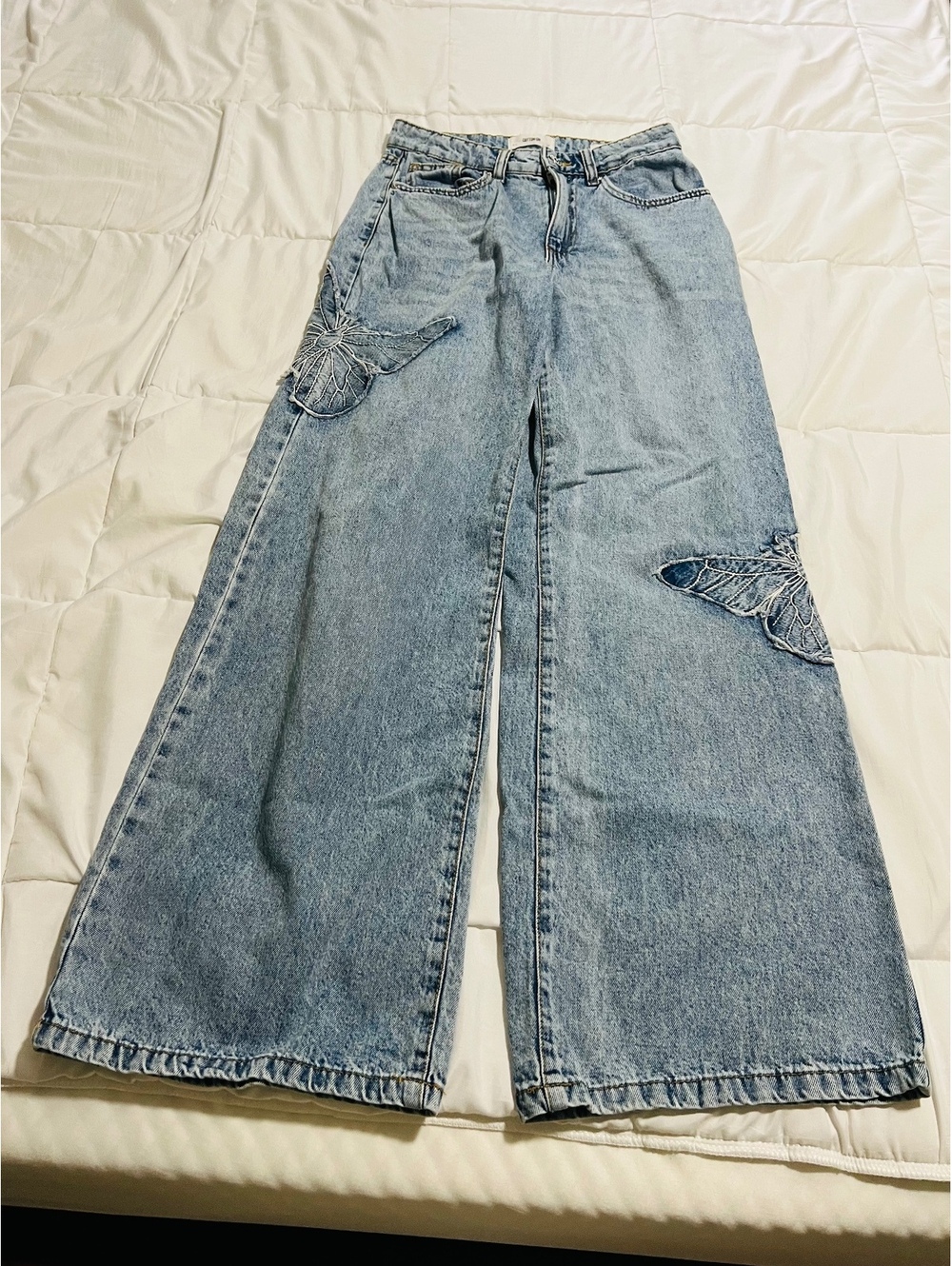 Butterflies stitched light blue boyfriend jeans wide leg Cotton On size 2